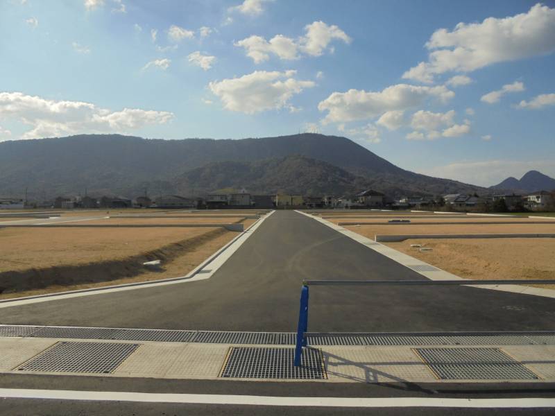 仲多度郡まんのう町西高篠 9号地の外観写真