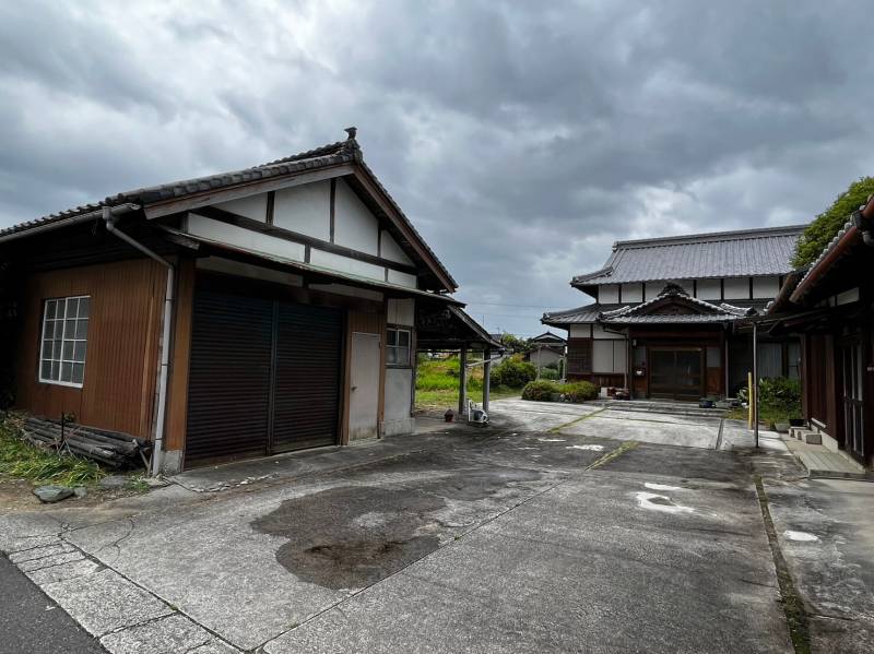 西条市西泉乙 一戸建 の外観写真