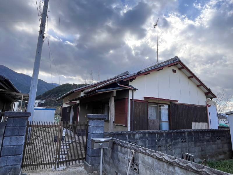 西条市飯岡 一戸建 の外観写真