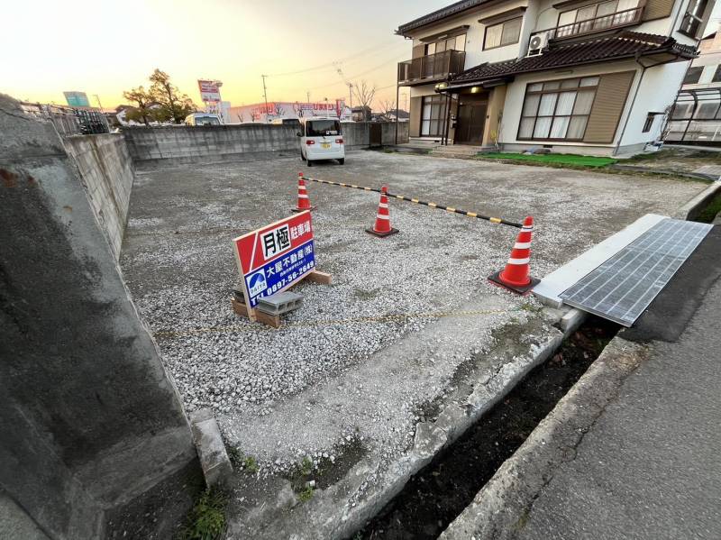 神拝甲589-3　駐車場 2の外観写真