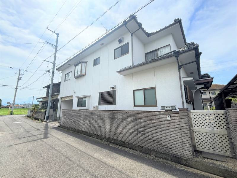 松山市来住町 一戸建 の外観写真