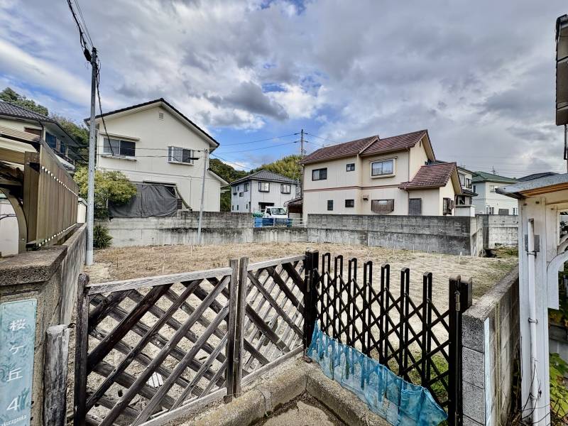 松山市桜ヶ丘 閑静な住宅街の外観写真