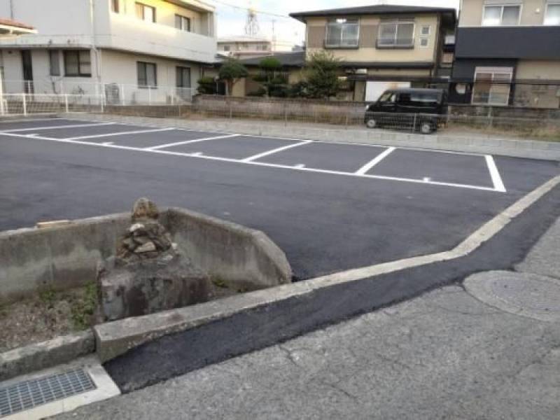 第一マンション敷地外駐車場　川之江の賃貸駐車場 P-01の外観写真