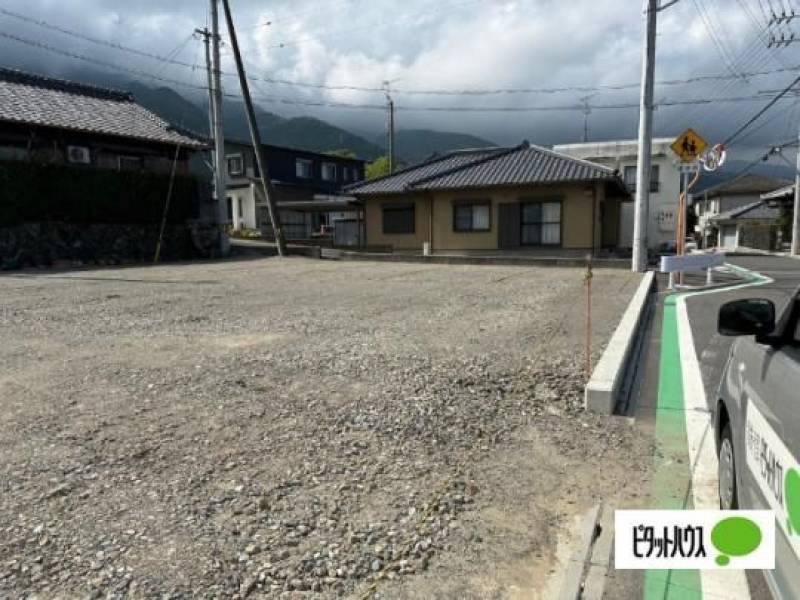 メゾン三島敷地外駐車場　伊予三島の賃貸駐車場 P-09の外観写真