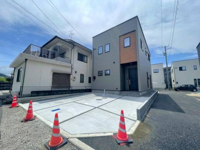 松山市安城寺町 一戸建 の外観写真