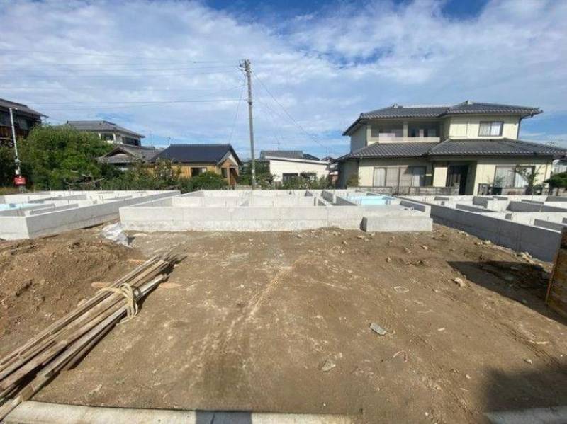 松山市西長戸町 一戸建 の外観写真