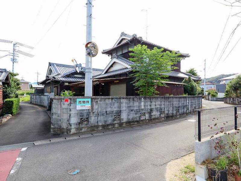 伊予郡砥部町高尾田 一戸建 の外観写真