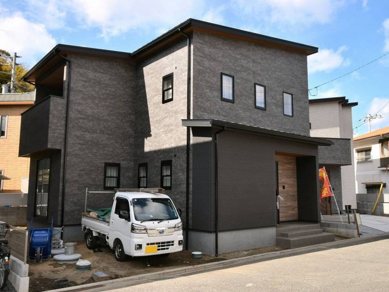 松山市港山町 一戸建 南側の外観写真