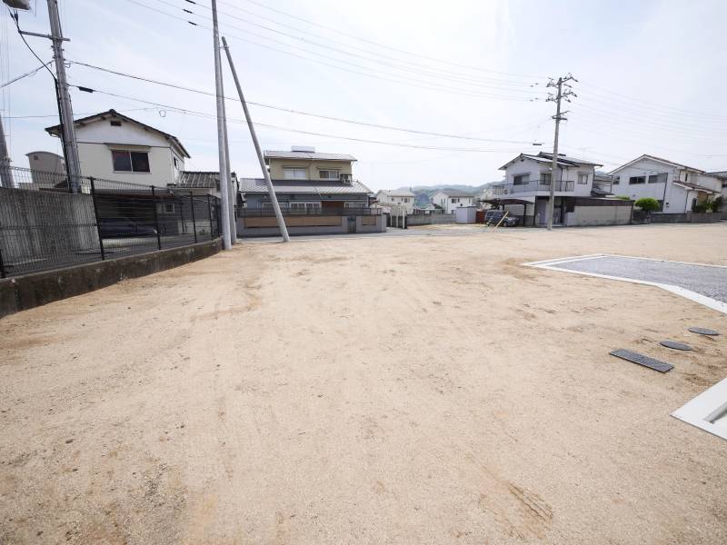 伊予郡砥部町高尾田 県営住宅児童遊園前11号地の外観写真