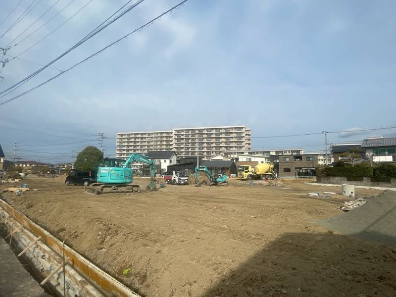 伊予郡砥部町高尾田 県営住宅児童遊園前11号地の外観写真