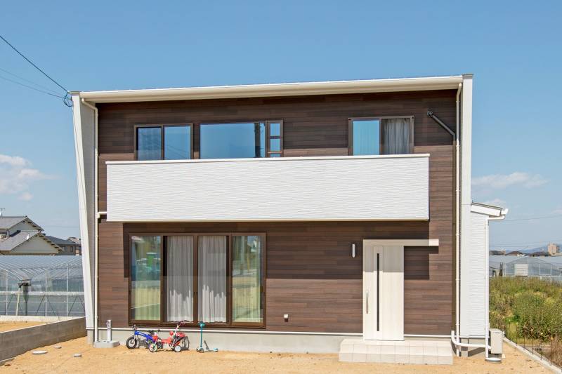 ヒロセ設計 株 の住宅実例 シンプル コンパクトな色と間取りに機能性と住みやすさが生かされた家 香川の家