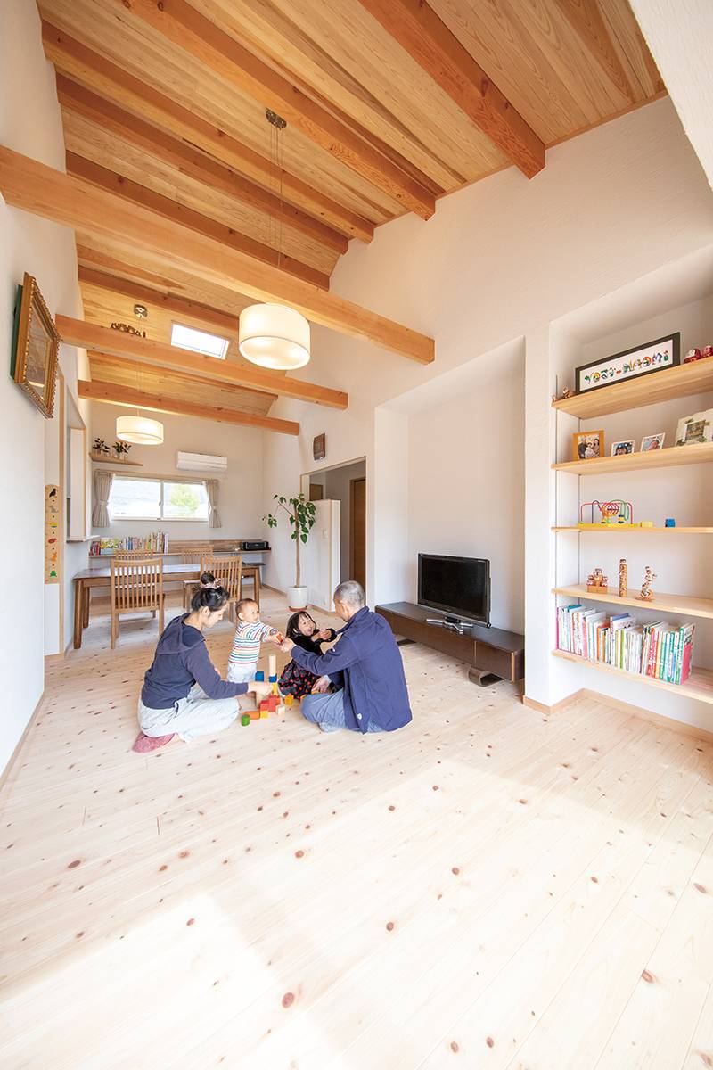株 佐伯工務店の住宅実例 自然素材と想いに寄り添うプランで描いた3世代家族のおだやかな暮らし 香川の家