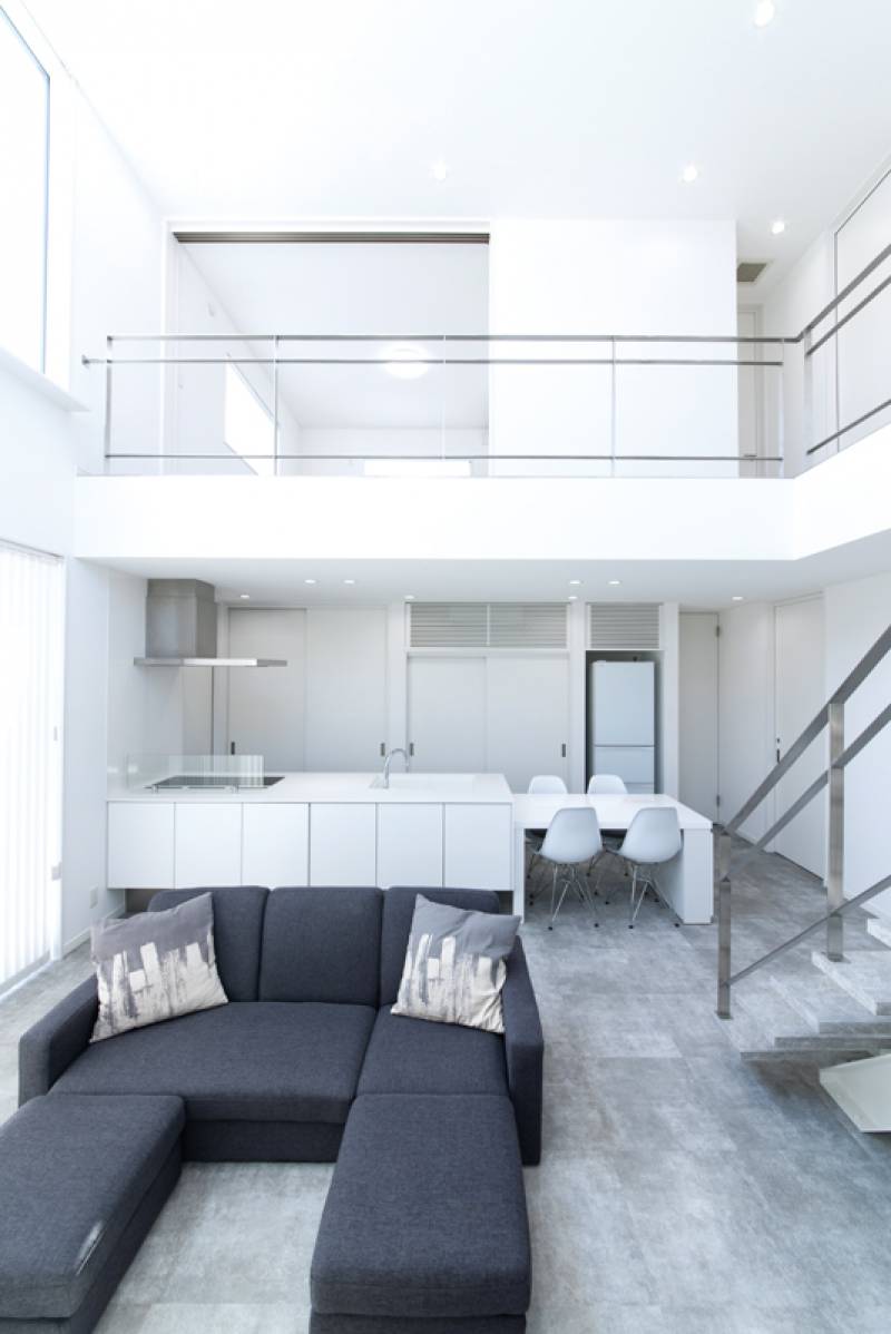 株 アクティブ アートの住宅実例 白 黒 グレーの3色で 統一されたクールな家 愛媛の家