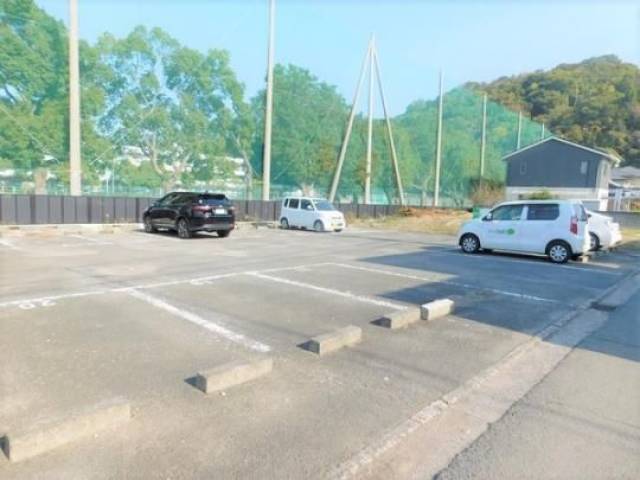 愛媛県四国中央市川之江町 佐藤美代子駐車場　川之江の賃貸駐車場 10 物件写真1