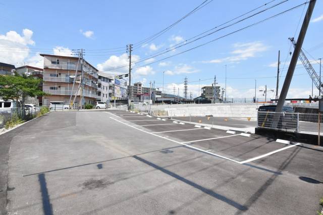 高知市秦南町1丁目 秦南町1丁目　月極駐車場　普通車区画 1番 物件写真1