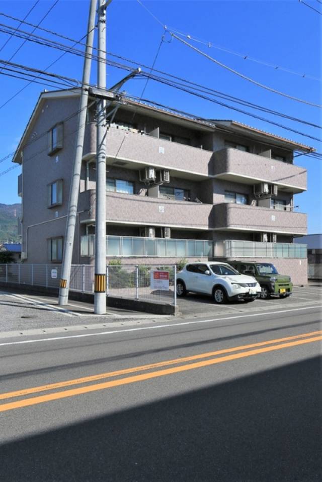 愛媛県東温市北方3118-1 カーサフローラ 102 物件写真1