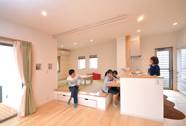 株 洋武建設の住宅実例 使いやすい収納と住みやすい間取り暮らしを楽しむ家 愛媛の家
