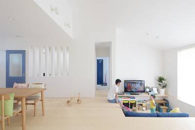 動線と視覚で空間をつなぐ
理想の形を追求した家。